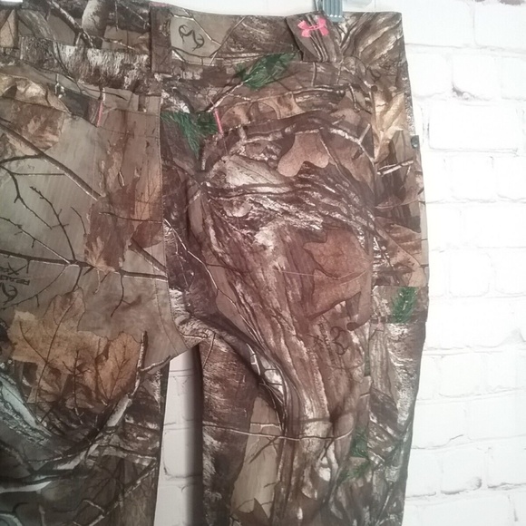 NWOT Under Armour Semi Fitted Women's Real Tree Camo Hunting Pants Size 8 - Picture 2 of 9